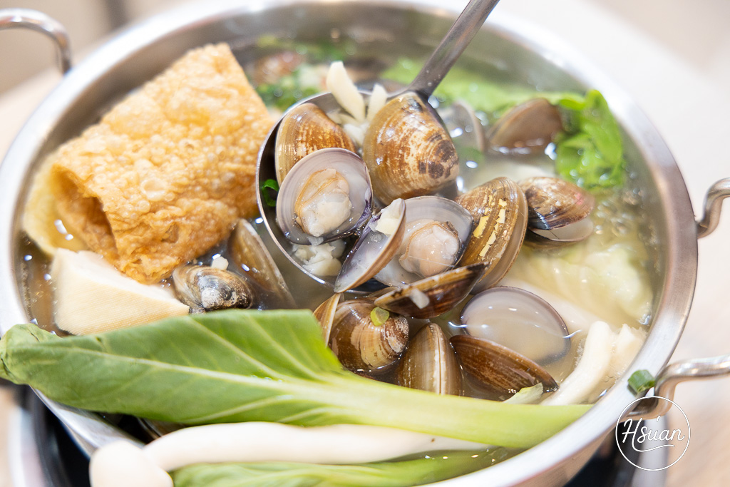 竹北平價小火鍋推薦｜鍋娘娘自選炒料的石頭火鍋 湯頭超鮮！自助吧滷肉飯、王子麵類手搖飲料冰品無限吃到飽 @About Hsuan美美媽咪親子美食旅遊