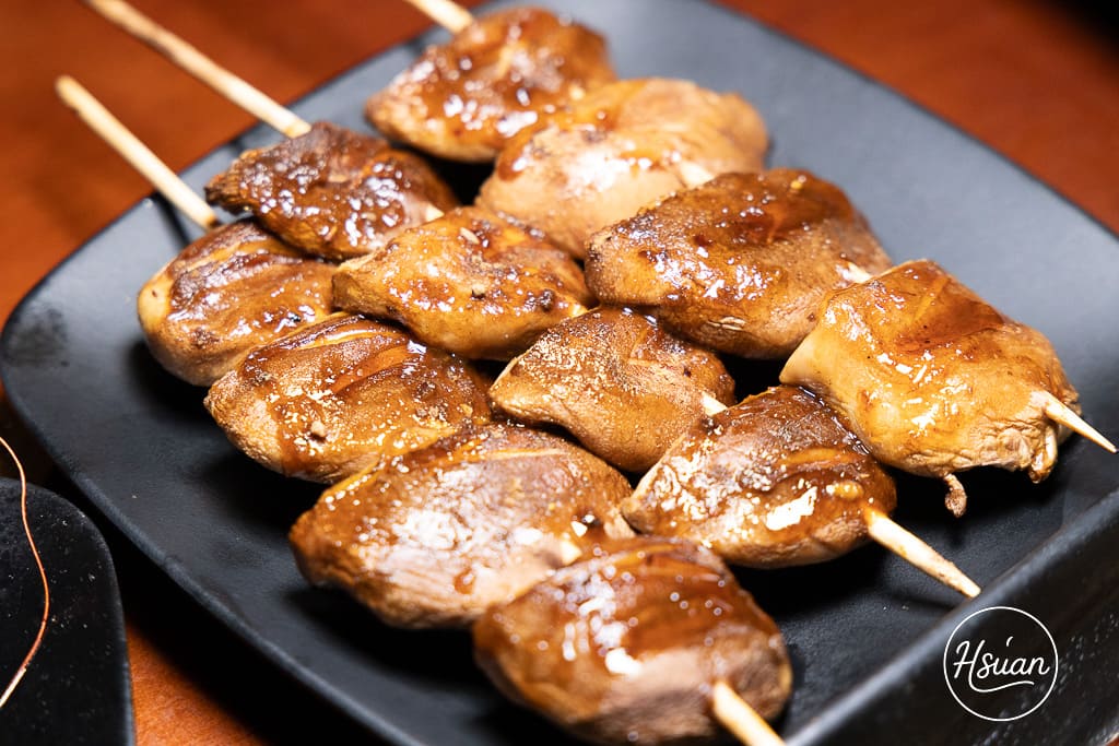 【士林夜市美食】雞老闆桶仔雞士林店:捷運劍潭站一出站就衝,這家聚餐送烤雞你不能不知道! 私藏分享「士林聚餐推薦」! @About Hsuan美美媽咪親子美食旅遊 【士林夜市美食】雞老闆桶仔雞士林店:捷運劍潭站一出站就衝,這家聚餐送烤雞你不能不知道! 私藏分享「士林聚餐推薦」! @About Hsuan美美媽咪親子美食旅遊