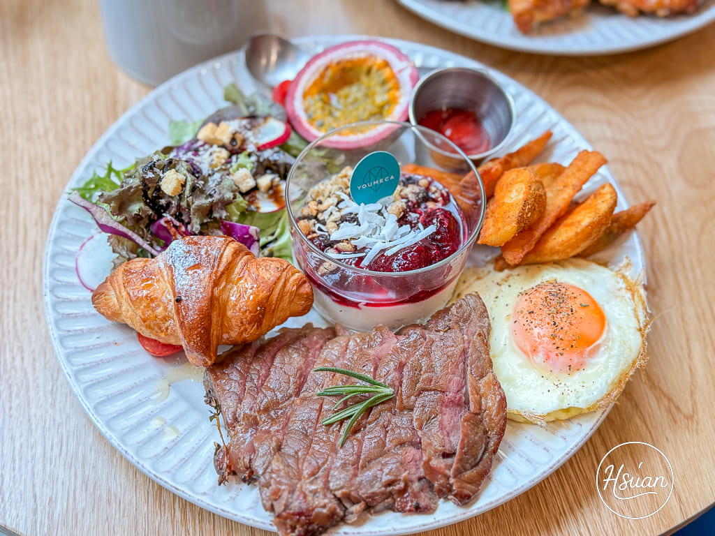 YOUMECA 夢珈忠孝旗艦店｜東區人氣早午餐推薦！平日客滿的美味秘密，招牌鬆餅、舒肥牛排、手沖咖啡一次滿足 @About Hsuan美美媽咪親子美食旅遊