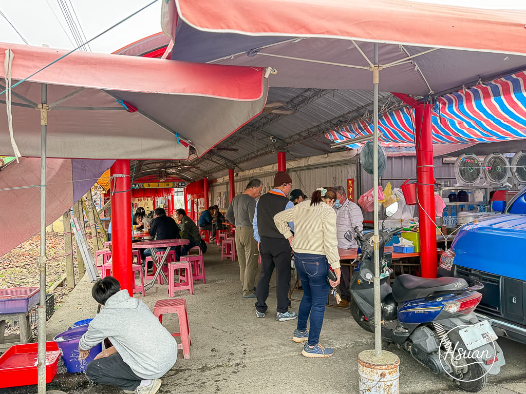 【台中東勢美食】大茅埔臭豆腐 躲在土地公廟裡的隱藏版美味！還有大骨筍湯、濃郁芋頭米粉，在地人必吃的早午餐 @About Hsuan美美媽咪親子美食旅遊