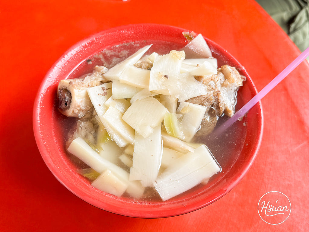 【台中東勢美食】大茅埔臭豆腐 躲在土地公廟裡的隱藏版美味！還有大骨筍湯、濃郁芋頭米粉，在地人必吃的早午餐 @About Hsuan美美媽咪親子美食旅遊