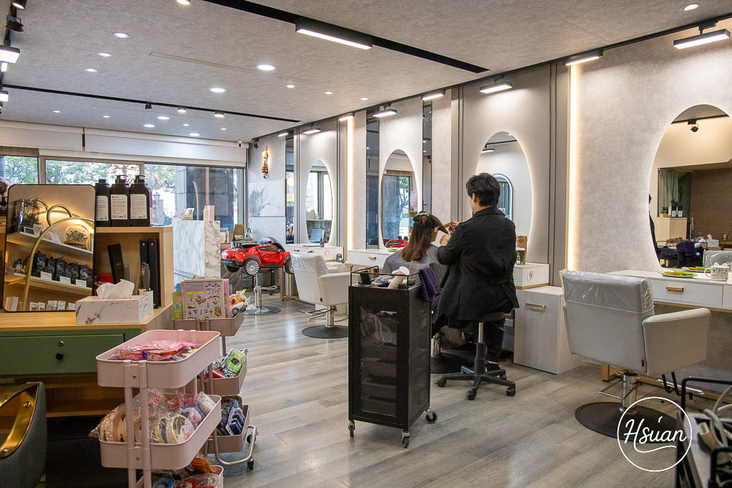 小樹修修親子沙龍 中壢平鎮專業親子髮廊，兒童剪髮、染護髮、頭皮護理一次滿足！ @About Hsuan美美媽咪親子美食旅遊