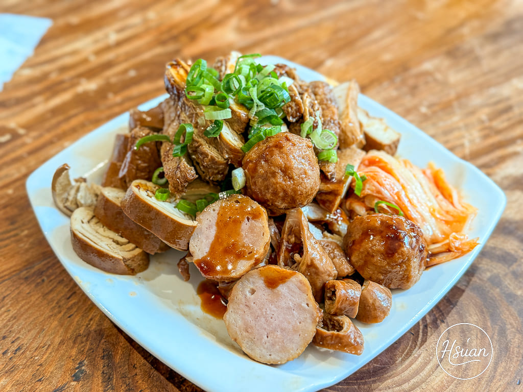 【台中東勢美食】怒騾子牛肉麵：隱身市場的排隊傳奇，還沒開門就排爆！點乾麵免費送你青菜湯還能續碗 @About Hsuan美美媽咪親子美食旅遊