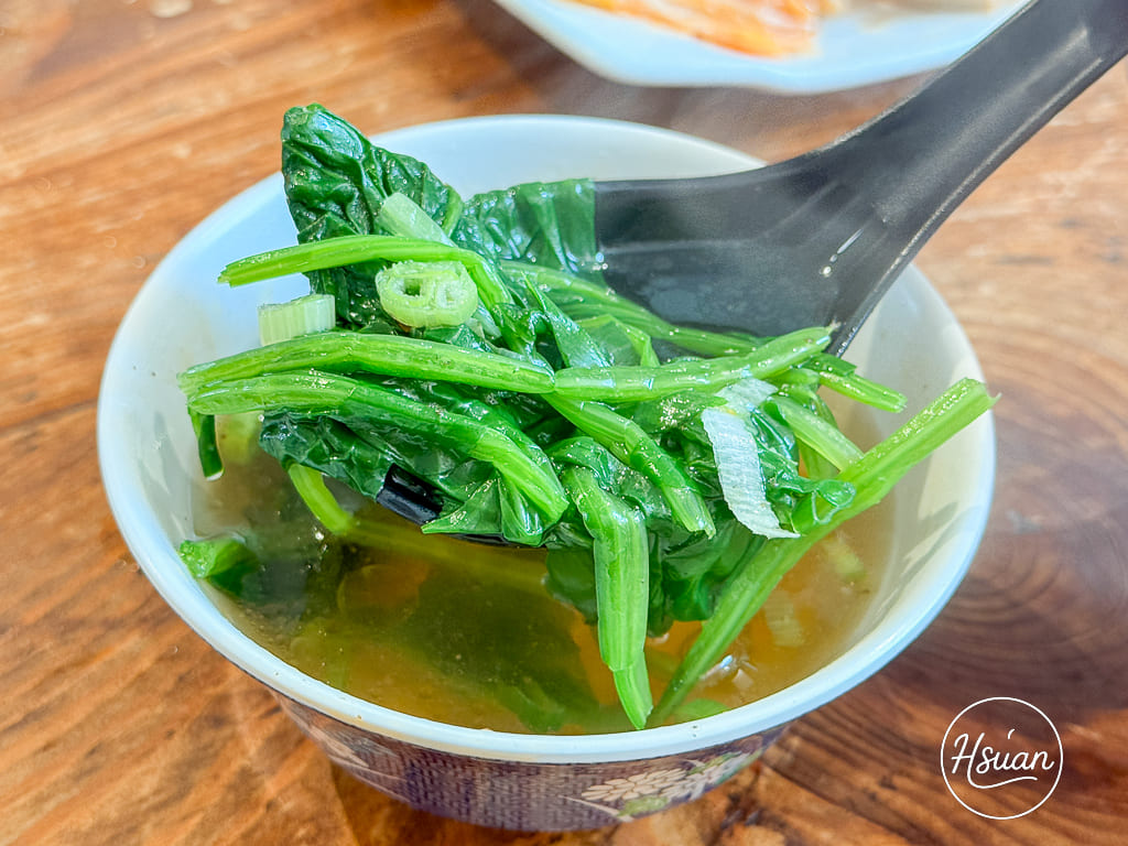 【台中東勢美食】怒騾子牛肉麵：隱身市場的排隊傳奇，還沒開門就排爆！點乾麵免費送你青菜湯還能續碗 @About Hsuan美美媽咪親子美食旅遊