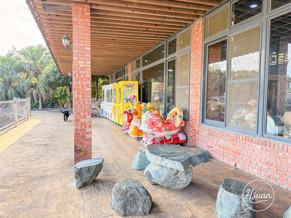 中壢平鎮聚餐首選 台灣番鴨園區金陵店 臉盆薑母鴨霸氣上桌，雞油拌飯、麵線吃到飽，還有大魚池溜滑梯可以玩耍 @About Hsuan美美媽咪親子美食旅遊