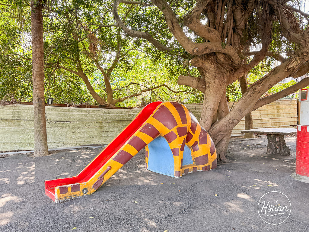中壢平鎮聚餐首選 台灣番鴨園區金陵店 臉盆薑母鴨霸氣上桌，雞油拌飯、麵線吃到飽，還有大魚池溜滑梯可以玩耍 @About Hsuan美美媽咪親子美食旅遊
