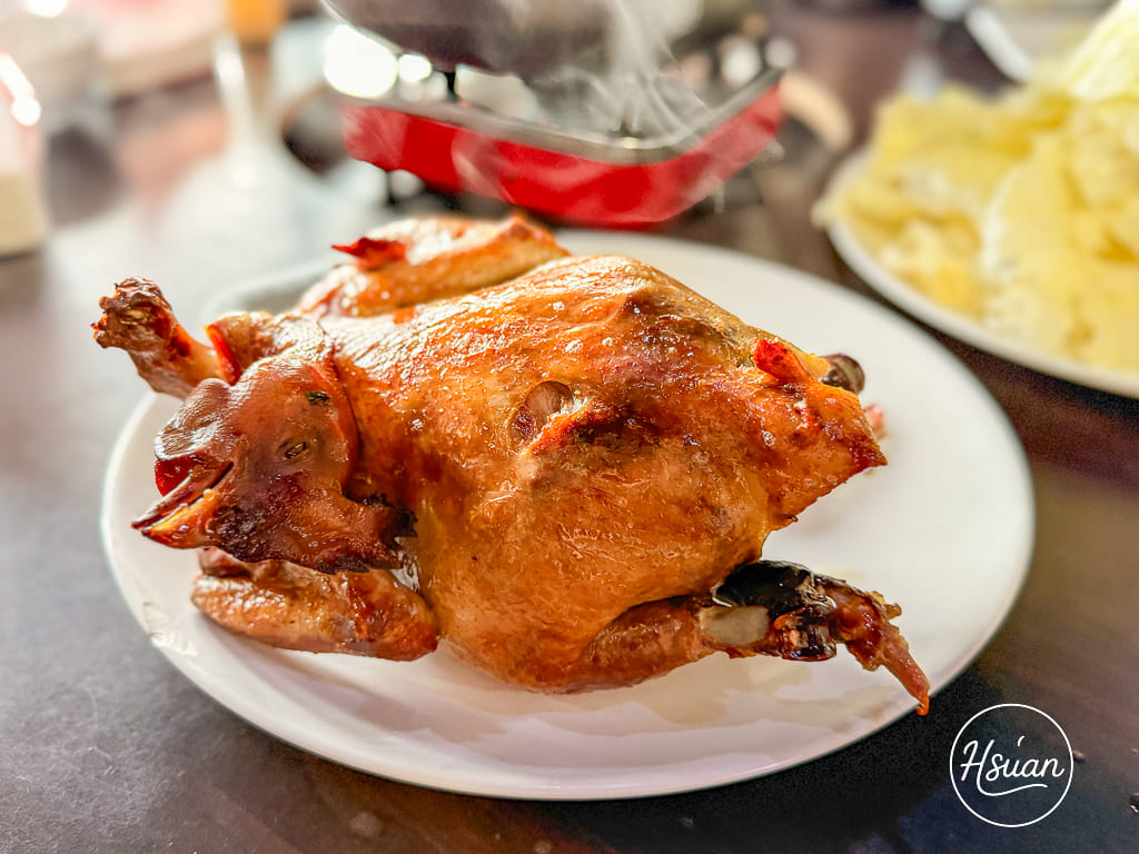 中壢平鎮聚餐首選 台灣番鴨園區金陵店 臉盆薑母鴨霸氣上桌，雞油拌飯、麵線吃到飽，還有大魚池溜滑梯可以玩耍 @About Hsuan美美媽咪親子美食旅遊