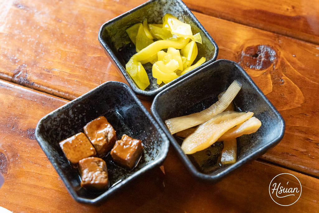 【桃園觀音美食】崙坪好客食堂旗艦店：藏身森林中的日系日式木屋，來軍中廣播站吃道地客家味！ @About Hsuan美美媽咪親子美食旅遊