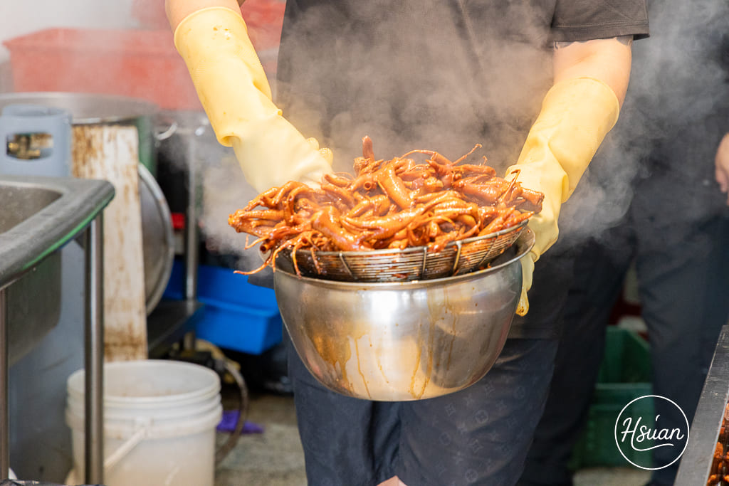 【桃園龜山美食】陸光眷村老滷 排隊也要吃的神級滷味！14隻雞腳$100 超高CP值，揭秘只送不賣的靈魂油潑辣子 @About Hsuan美美媽咪親子美食旅遊