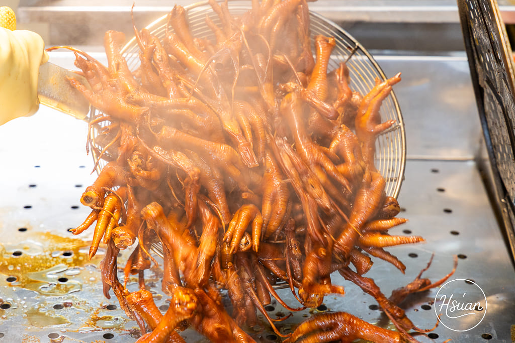 【桃園龜山美食】陸光眷村老滷 排隊也要吃的神級滷味！14隻雞腳$100 超高CP值，揭秘只送不賣的靈魂油潑辣子 @About Hsuan美美媽咪親子美食旅遊