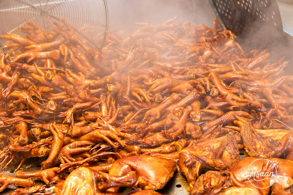 【桃園龜山美食】陸光眷村老滷 排隊也要吃的神級滷味！14隻雞腳$100 超高CP值，揭秘只送不賣的靈魂油潑辣子 @About Hsuan美美媽咪親子美食旅遊