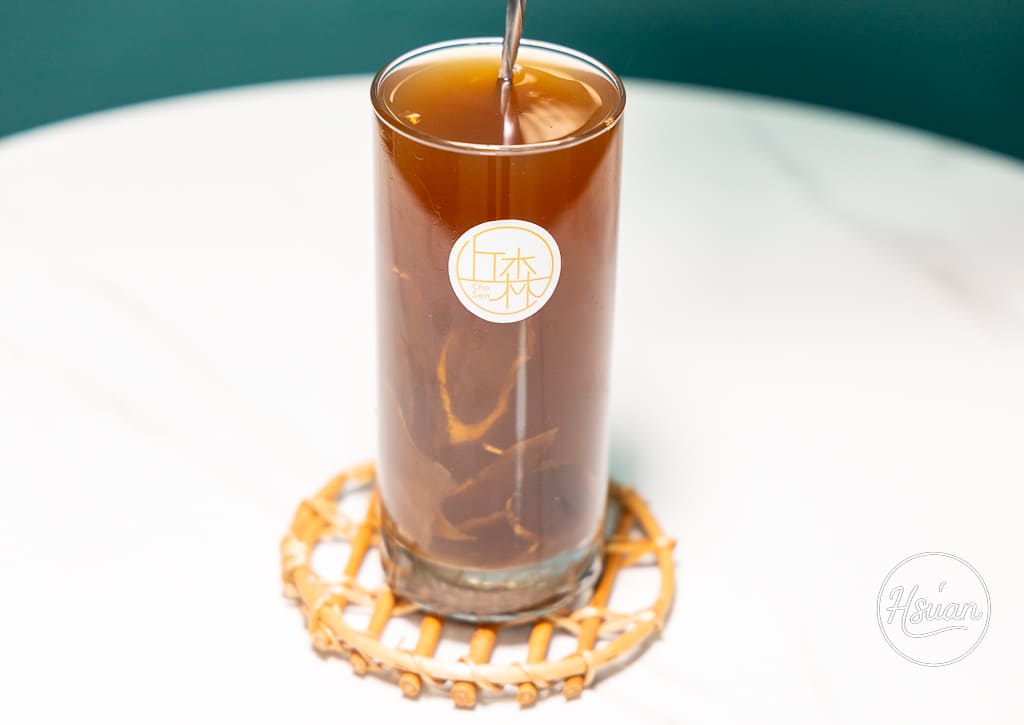 桃園南崁下午茶推薦｜丘森茶室南崁旗艦店：手搖飲也能優雅內用？必喝得獎重乳白玉璽，南崁歐風質感手搖店新指標！ @About Hsuan美美媽咪親子美食旅遊