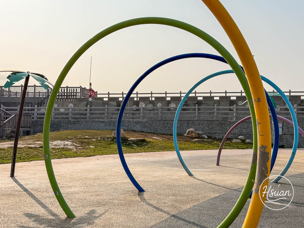 嘉義景點-東石漁人碼頭一日遊 $200烤生蚵吃到飽、彩色小鎮打卡，超推的嘉義親子免費景點！ @About Hsuan美美媽咪親子美食旅遊