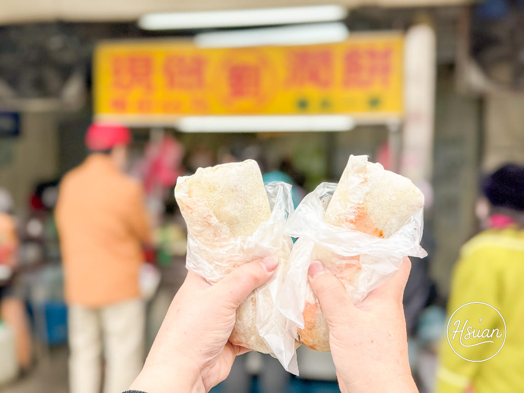 【中壢車站美食】劉家現做潤餅 份量大到炸開！兩個拳頭大的紮實料多，清明節排隊必買的巨無霸銅板美食 @About Hsuan美美媽咪親子美食旅遊