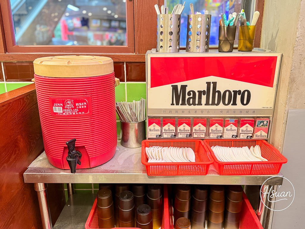 穿越到香港街頭！中壢「美生餐室」隱身SOGO商圈的茶餐廳，洗筷子細節超還原，上班族也愛的平價港味 @About Hsuan美美媽咪親子美食旅遊