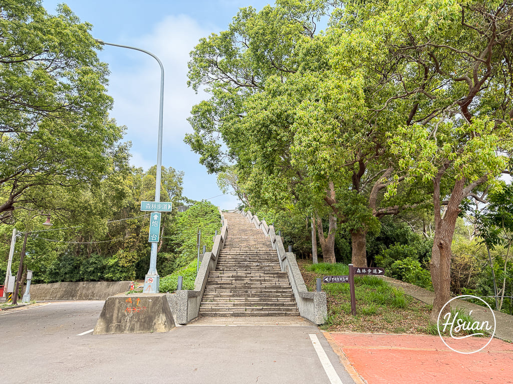 【苗栗通霄景點】台灣光復紀念碑 藏在虎頭山頂的砲彈奇景！360度環繞海景制高點，台61線景點必收！ @About Hsuan美美媽咪親子美食旅遊