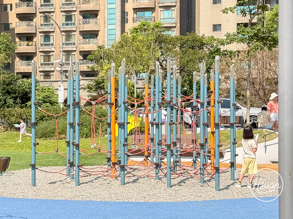 【2026 桃園最強公園】大園華興池生態埤塘公園：大人也能玩的極速滑軌、SUP 水上立槳體驗，還有絕美下沉式步道！ @About Hsuan美美媽咪親子美食旅遊