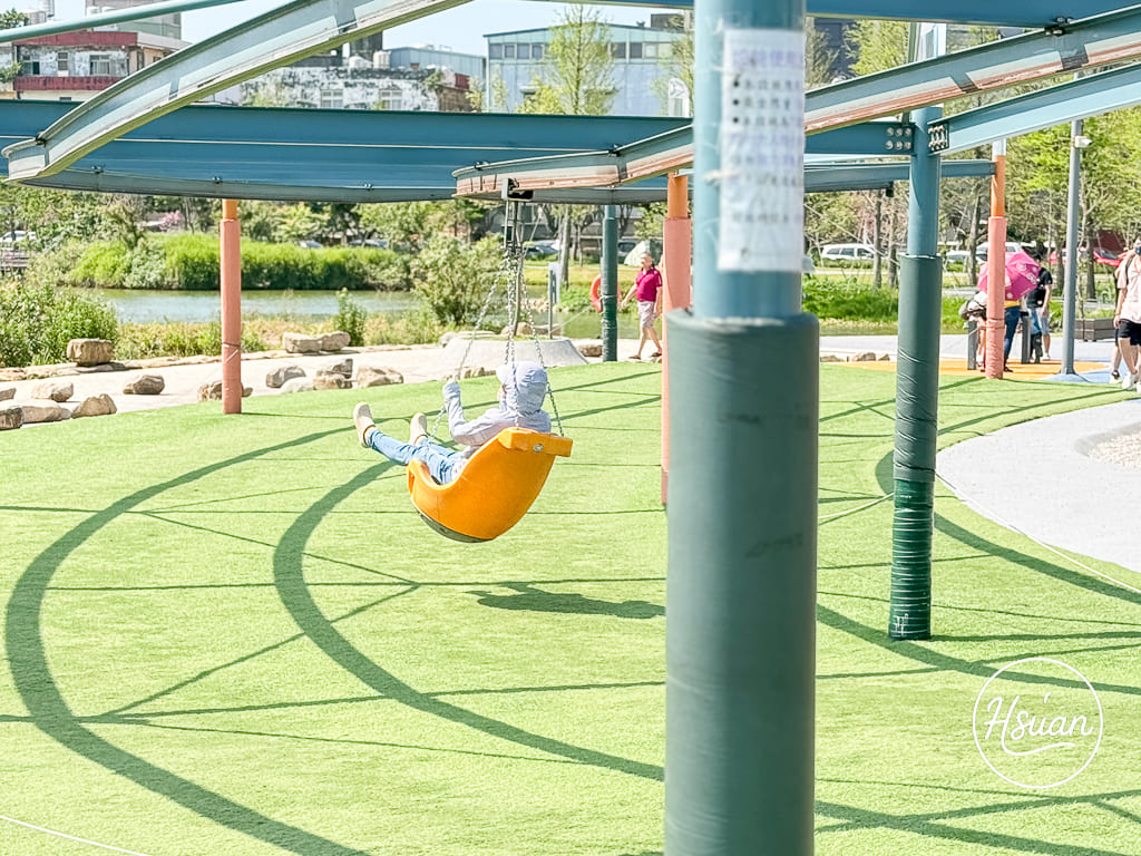 【2026 桃園最強公園】大園華興池生態埤塘公園：大人也能玩的極速滑軌、SUP 水上立槳體驗，還有絕美下沉式步道！ @About Hsuan美美媽咪親子美食旅遊