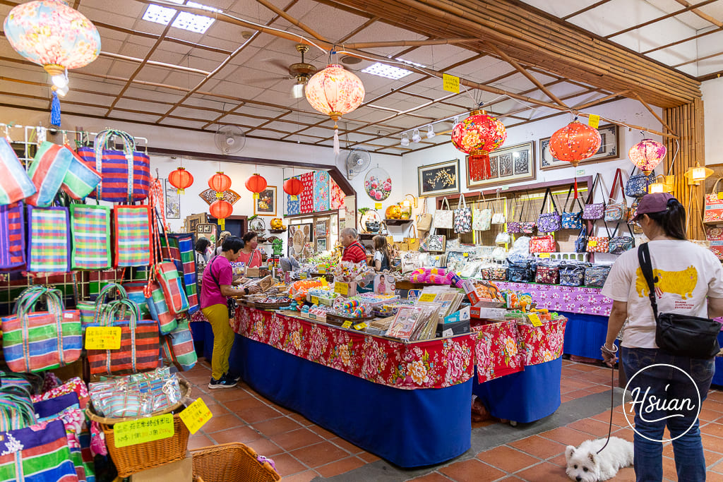 高雄美濃景點|美濃民俗村 免門票的客家風情園區,好停車好買、洗手間乾淨,親子長輩同遊的首選推薦! @About Hsuan美美媽咪親子美食旅遊 高雄美濃景點|美濃民俗村 免門票的客家風情園區,好停車好買、洗手間乾淨,親子長輩同遊的首選推薦! @About Hsuan美美媽咪親子美食旅遊