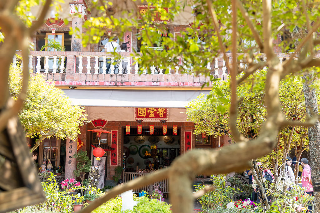 高雄美濃景點|美濃民俗村 免門票的客家風情園區,好停車好買、洗手間乾淨,親子長輩同遊的首選推薦! @About Hsuan美美媽咪親子美食旅遊 高雄美濃景點|美濃民俗村 免門票的客家風情園區,好停車好買、洗手間乾淨,親子長輩同遊的首選推薦! @About Hsuan美美媽咪親子美食旅遊