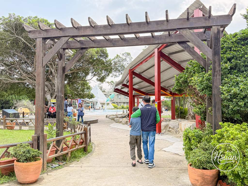 【台61線免費景點】苗栗通霄這樣玩 臺鹽通霄觀光園區：免門票泡腳玩水，帶長輩小孩西濱半日遊 @About Hsuan美美媽咪親子美食旅遊