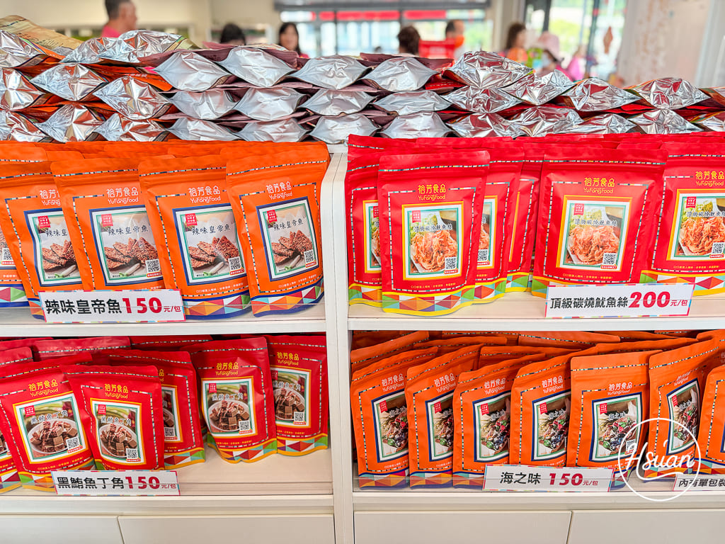 【苗栗通霄景點】台61線最強補給站-裕芳食品通霄店 50元起跳的零嘴買瘋了，還有白沙屯媽祖保庇禮盒，大停車場、乾淨廁所，西濱必停推薦！ @About Hsuan美美媽咪親子美食旅遊