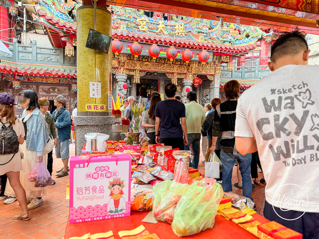 【苗栗通霄景點】台61線最強補給站-裕芳食品通霄店 50元起跳的零嘴買瘋了，還有白沙屯媽祖保庇禮盒，大停車場、乾淨廁所，西濱必停推薦！ @About Hsuan美美媽咪親子美食旅遊