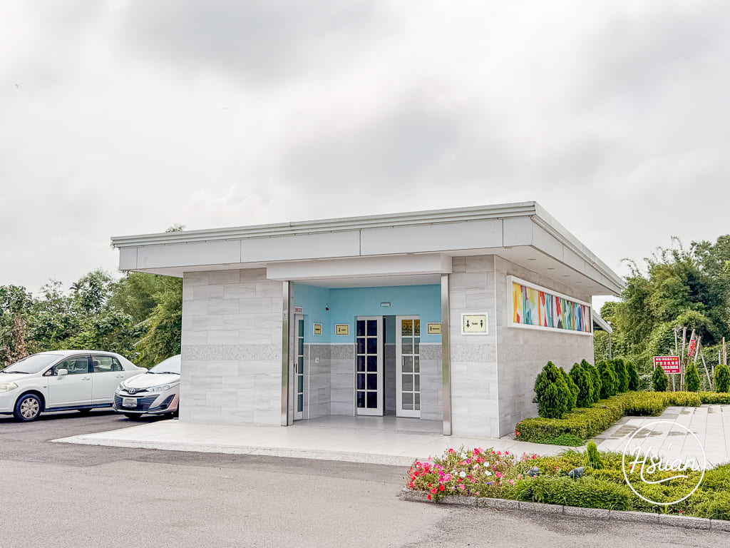 【苗栗通霄景點】台61線最強補給站-裕芳食品通霄店 50元起跳的零嘴買瘋了，還有白沙屯媽祖保庇禮盒，大停車場、乾淨廁所，西濱必停推薦！ @About Hsuan美美媽咪親子美食旅遊