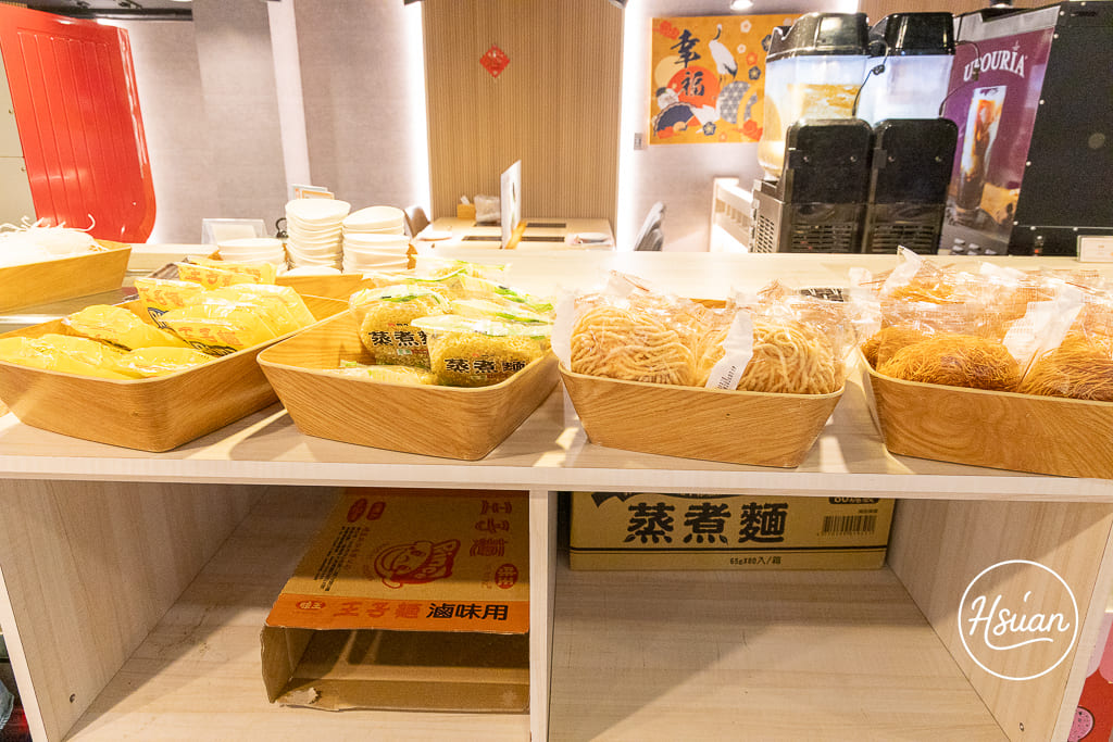 桃園火鍋吃到飽推薦｜秋風軒鍋物桃園ATT筷食尚店 全新肉肉吃到飽型態！三種價位任選，還有超豐盛蔬菜自助吧、特色飲品與新鮮雞蛋無限供應