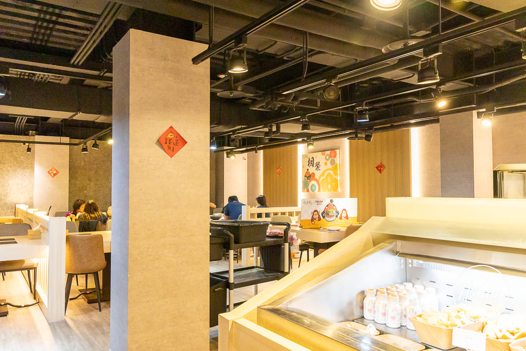 桃園火鍋吃到飽推薦｜秋風軒鍋物桃園ATT筷食尚店 全新肉肉吃到飽型態！三種價位任選，還有超豐盛蔬菜自助吧、特色飲品與新鮮雞蛋無限供應