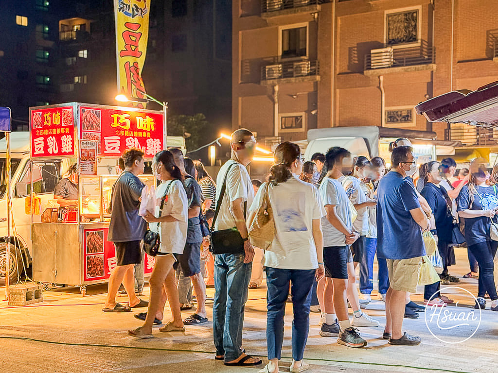 過嶺美食「松義市集」新開幕！主打天天不同攤車的過嶺微型夜市 烤魷魚、花椒雞排、臭豆腐糖葫蘆等 小朋友玩撈鴨鴨，晚上8點前限定的在地小確幸！ @About Hsuan美美媽咪親子美食旅遊