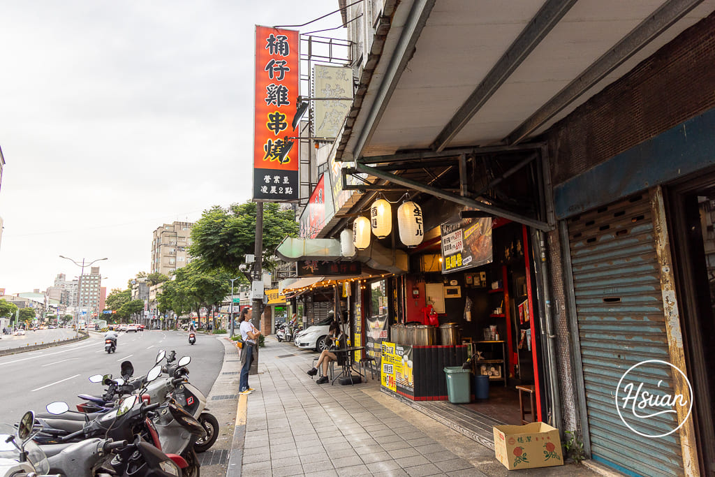 【文山區美食】萬隆在地人的口袋名單！雞老闆桶仔雞萬隆店 現烤桶仔雞 串燒，捷運萬隆站聚餐首選！