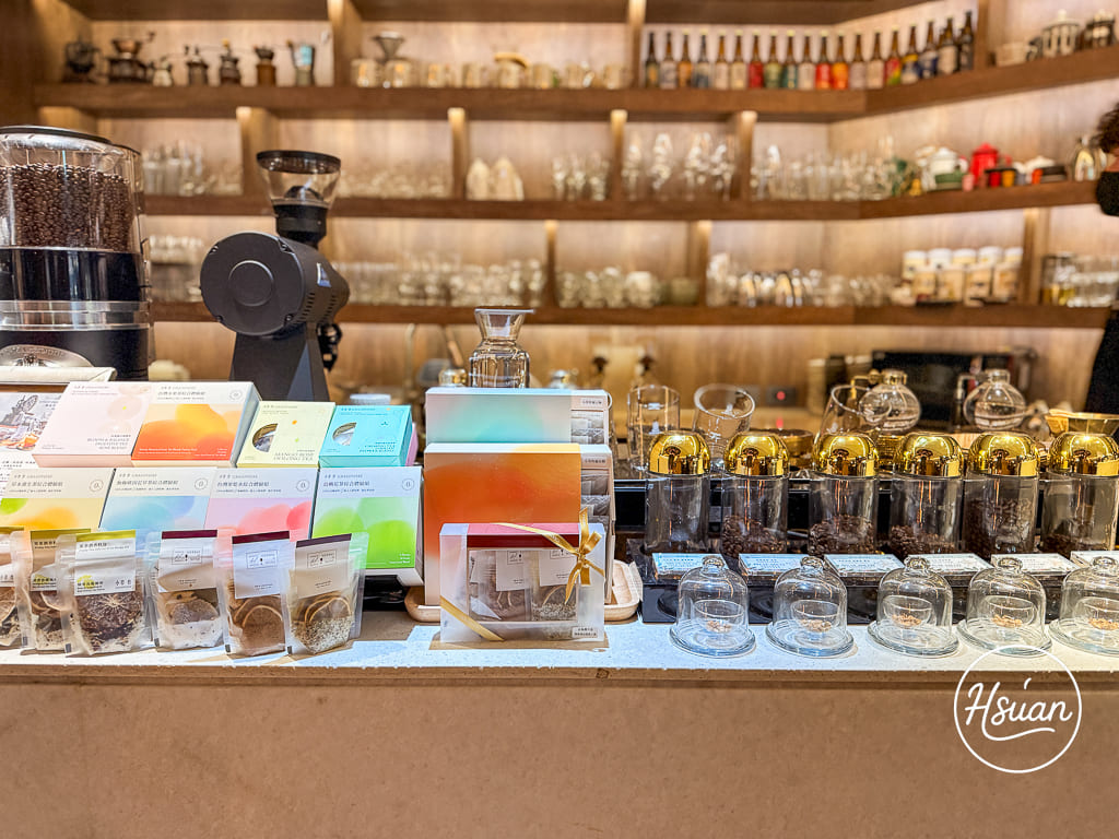 【新莊美食】布納咖啡館新莊館｜城市裡的綠洲咖啡廳，點手沖花神咖啡竟然還有超驚豔的「一豆三體驗」儀式感！ @About Hsuan美美媽咪親子美食旅遊