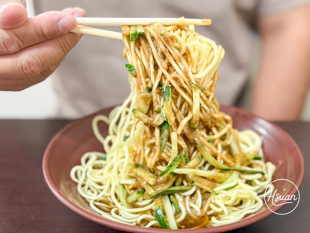 桃園老字號美食|洪記涼麵 清爽微酸的Q彈麵條,配上爆漿蛋花綜合湯!在地人私藏的銅板價美食 @About Hsuan美美媽咪親子美食旅遊 桃園老字號美食|洪記涼麵 清爽微酸的Q彈麵條,配上爆漿蛋花綜合湯!在地人私藏的銅板價美食 @About Hsuan美美媽咪親子美食旅遊