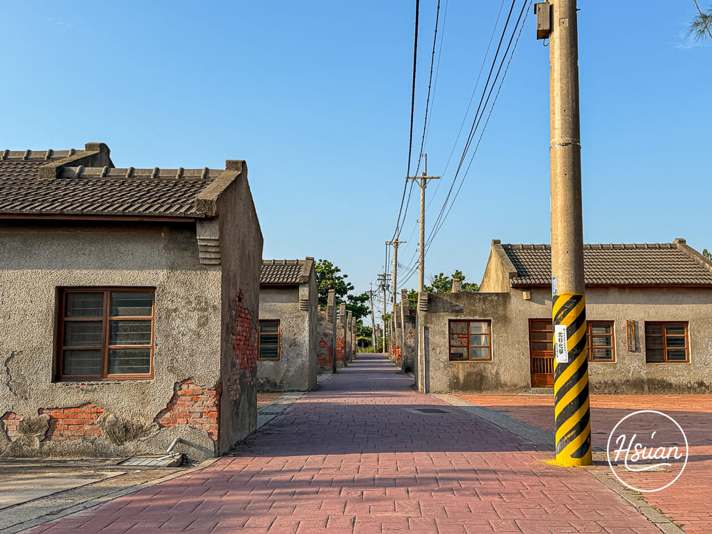 彰化線西免費景點推薦|蛤蜊兵營:台61線西濱快速道路上的紅磚廢墟秘境,光影窗框超好拍! 彰化線西免費景點推薦|蛤蜊兵營:台61線西濱快速道路上的紅磚廢墟秘境,光影窗框超好拍!