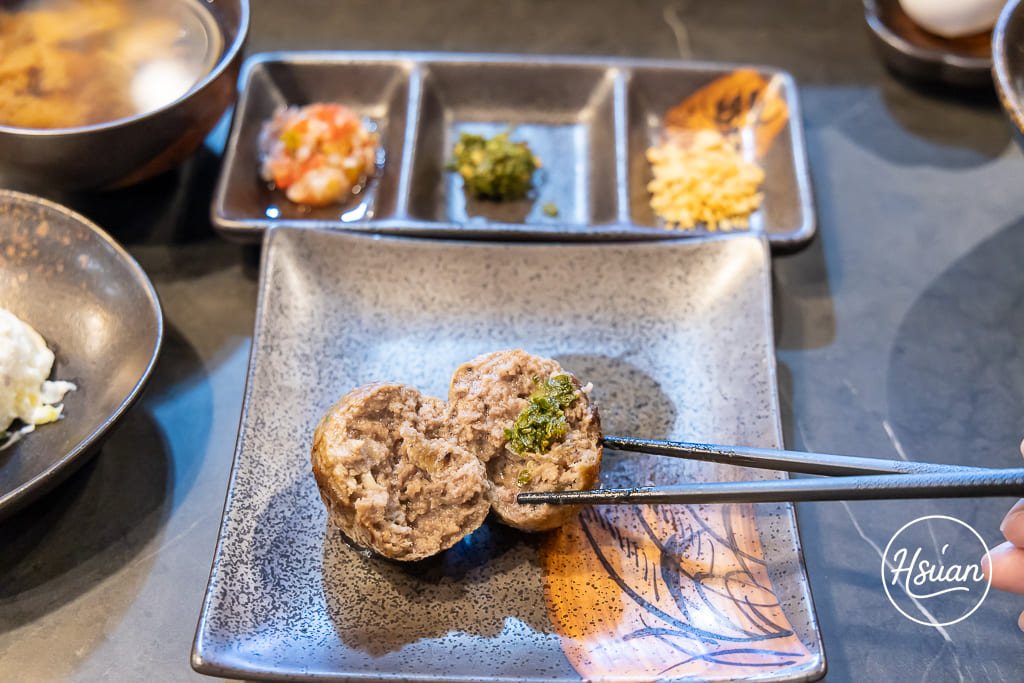 桃園青埔漢堡排新發現！陸奧 挽肉屋 現烤和牛漢堡排，肉汁多到爆，桃園高鐵、華泰名品城旁走路就到 @About Hsuan美美媽咪親子美食旅遊