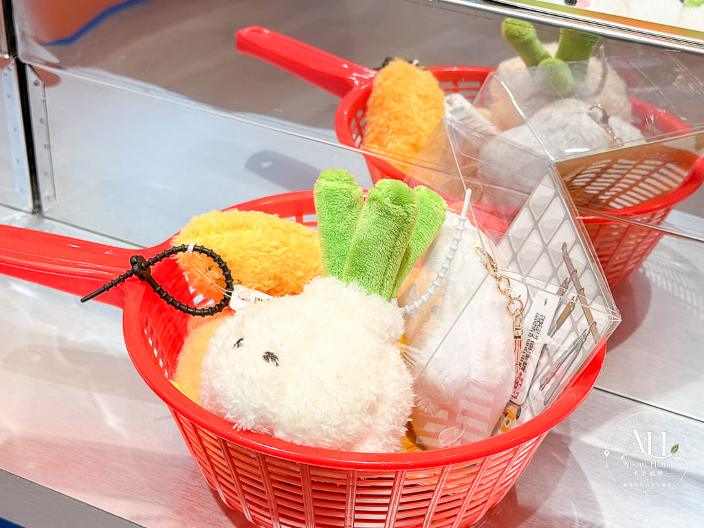 【嘉義景點】KHTOY絨毛玩偶旗艦館！最新「台味鹽酥雞」DIY手作開箱，正版授權娃娃買到失心瘋！ @About Hsuan美美媽咪親子美食旅遊