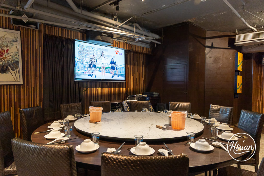 【台北東區美食】完鍋子熱炒|大巨蛋市民大道聚餐首選!超夯150道熱炒、B1專屬KTV大包廂歡唱,聚會尾牙春酒嗨翻天! @About Hsuan美美媽咪親子美食旅遊 【台北東區美食】完鍋子熱炒|大巨蛋市民大道聚餐首選!超夯150道熱炒、B1專屬KTV大包廂歡唱,聚會尾牙春酒嗨翻天! @About Hsuan美美媽咪親子美食旅遊