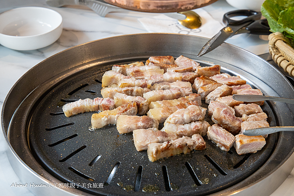 中壢韓式烤肉吃到飽 GOGI GOGI 韓式燒肉中壢店 肉品食材品質佳 味道也好吃  海鮮煎餅與大醬褒更是意外的美味啊 @About Hsuan美美媽咪親子美食旅遊